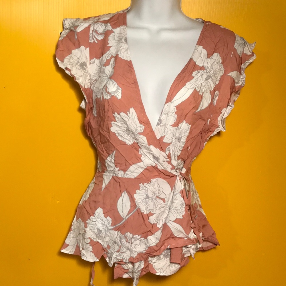 Pink & White floral top by ONE❤️CLOTHING Size XS